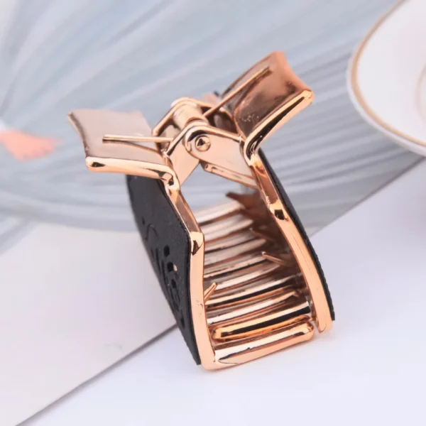 Elegant Floral Hair Claw for Women - Image 5