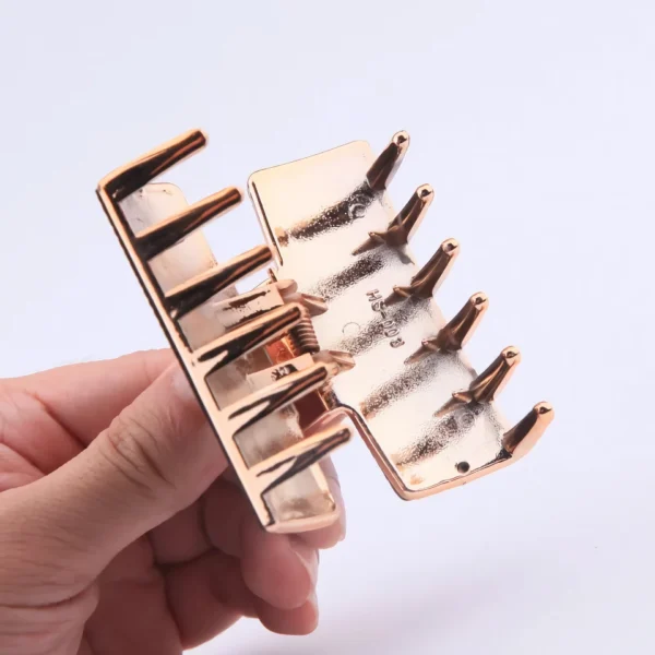 Elegant Floral Hair Claw for Women - Image 6