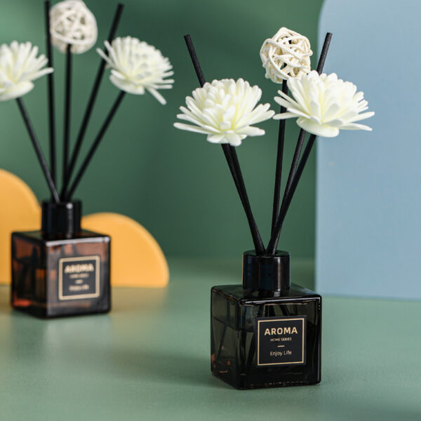 Luxurious Jasmine Reed Diffuser Set with Plastic Flower - Image 3