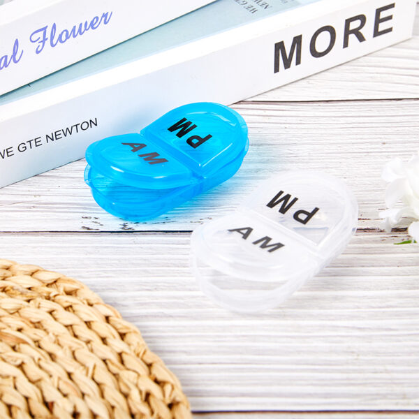 Compact Pill Organizer with Tablet Splitter - Image 3
