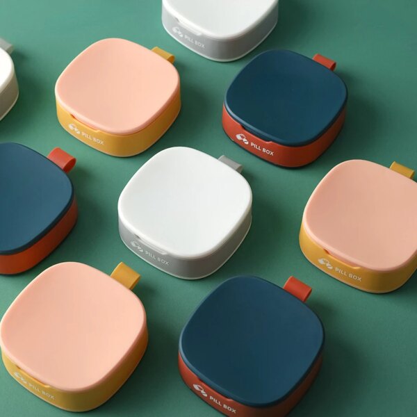 Compact Weekly Pill Organizer with 4 Compartments - Image 5