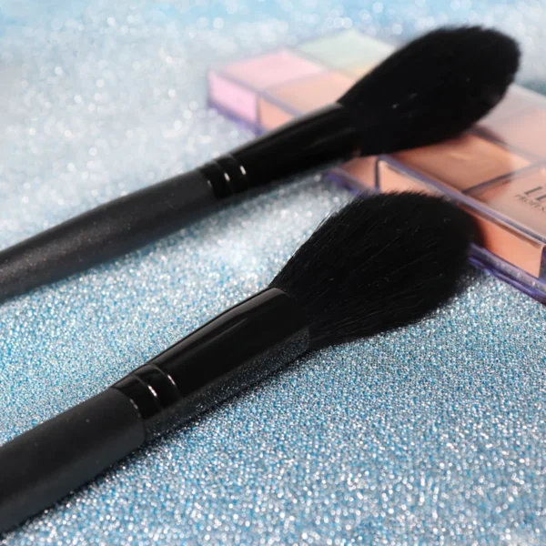 Goat Hair Long Handle Makeup Brush - Image 4
