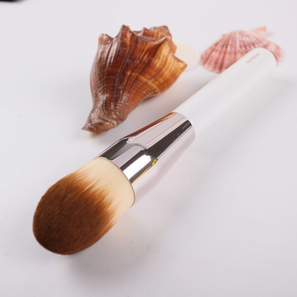 Luxurious Precision Powder and Foundation Brush - Image 4