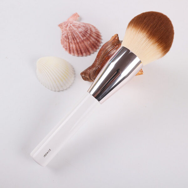 Luxurious Precision Powder and Foundation Brush - Image 3