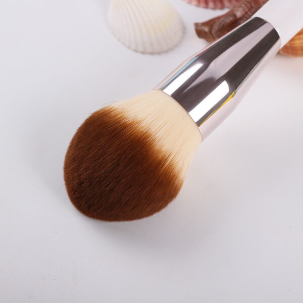 Luxurious Precision Powder and Foundation Brush - Image 5