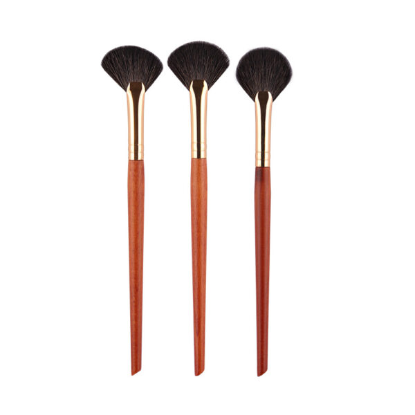 High-Quality Fan-Shaped Powder Brush for Flawless Makeup Application - Image 7