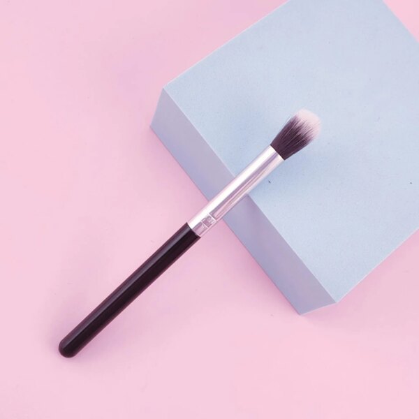 Precision Nose Shadow and Highlighter Brush - Image 3
