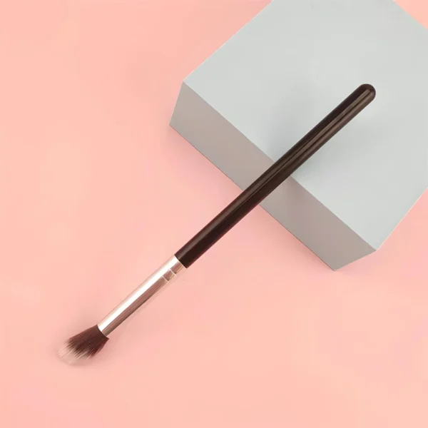 Precision Nose Shadow and Highlighter Brush - Image 6
