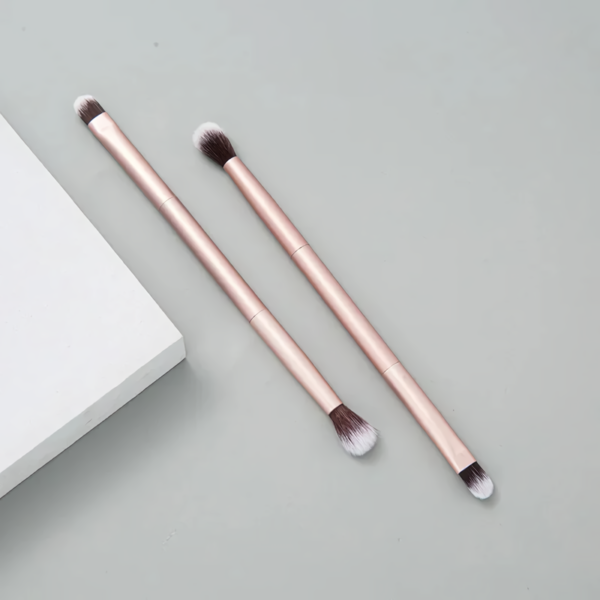 Double Ended Eyeshadow & Nose Shadow Brush - Image 3