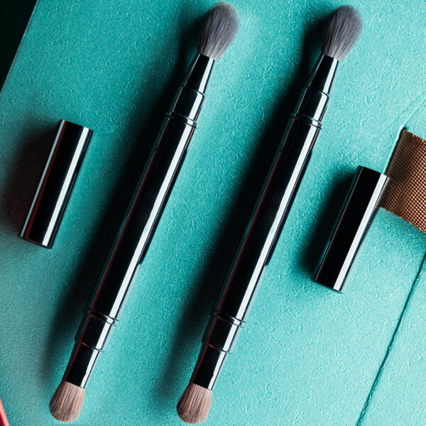 Double-ended Portable Makeup Brush - Image 4