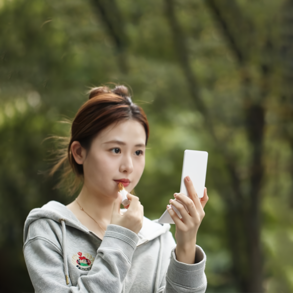 Portable Travel Makeup Mirror with Comb Set - Image 4
