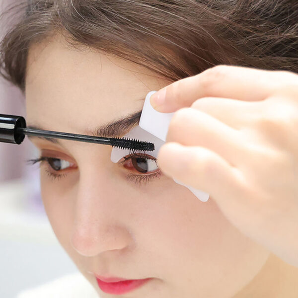 Multifunctional Eyelash and Eyeliner Stencil Guide Tool - Image 4